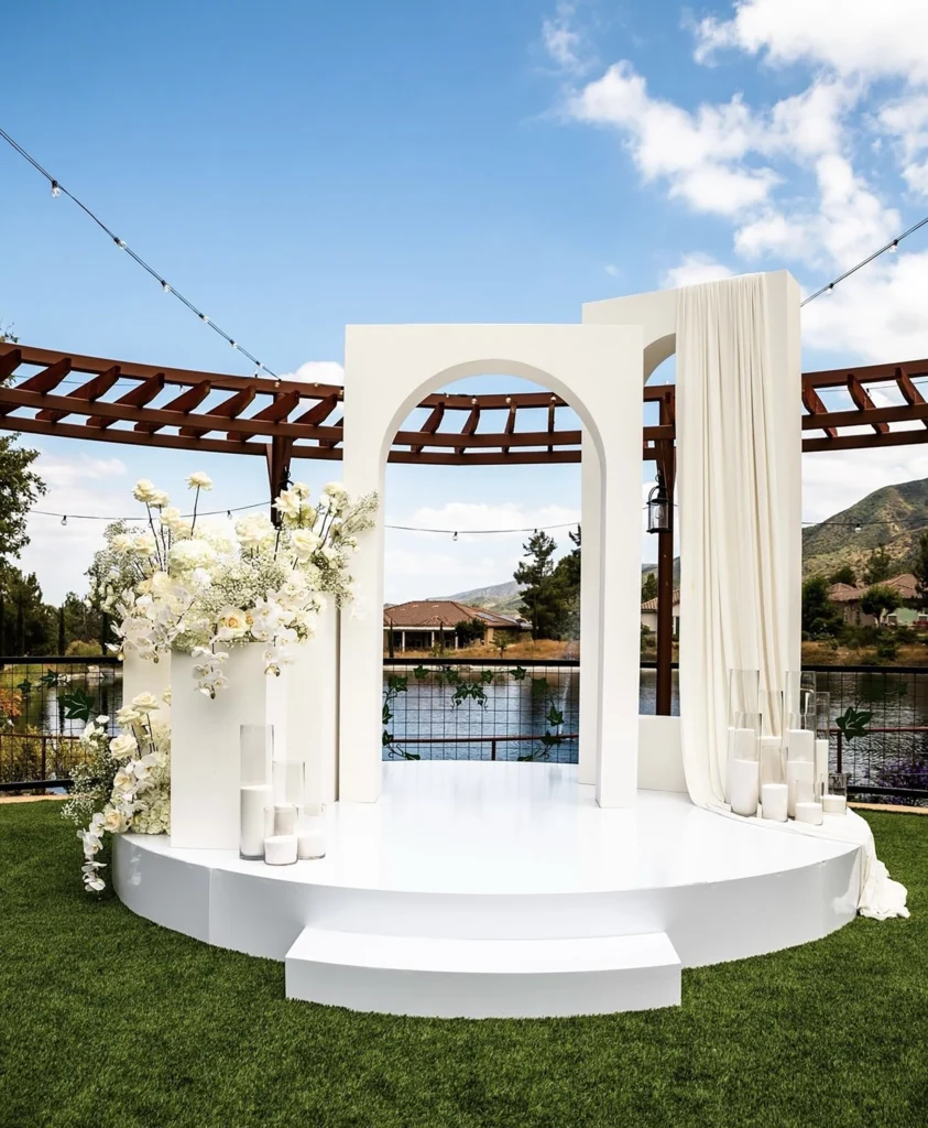 Célébrez votre union sans concessions avec Suaeven, agence de décoration de mariage à Rennes haut-de-gamme.